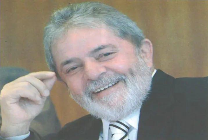 Operários participam de assembleia para discutir melhores condições de trabalho (21/11/01)